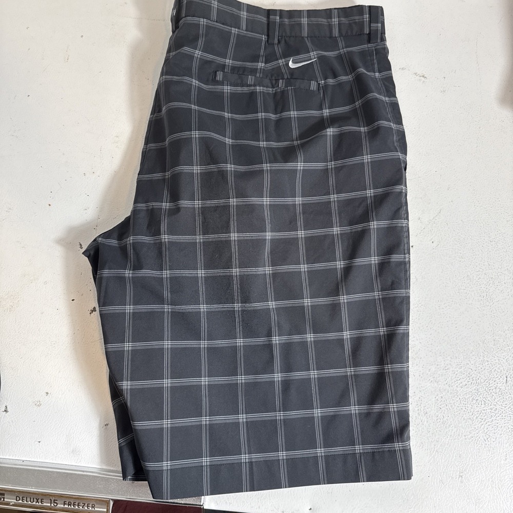 Nike Golf Shorts Mens 42 Black Plaid Athletic Shorts 11" Inseam